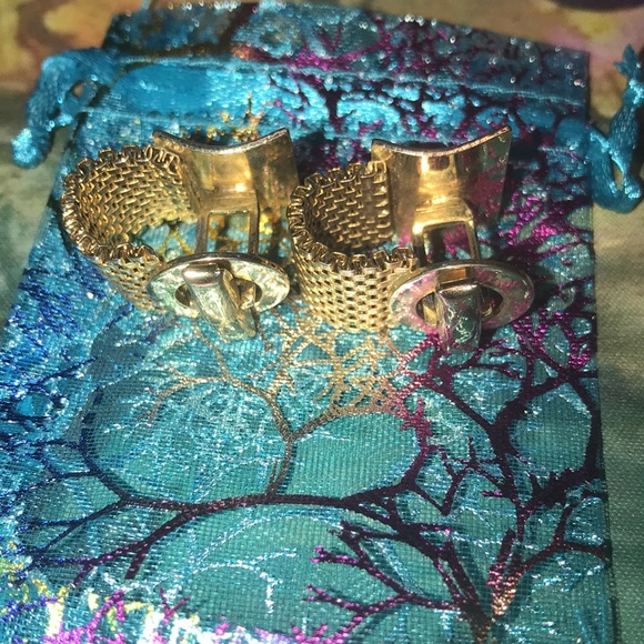 Vintage gold cuff links 💕 - Picture 3 of 4